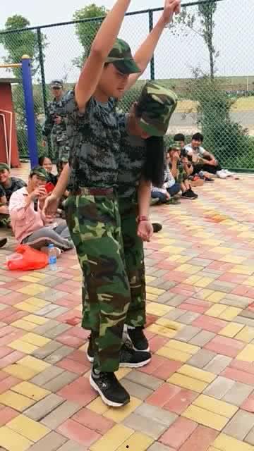 南京晓庄教官吃瓜,揭秘校园内幕的“瓜田”风波